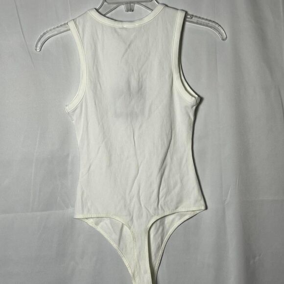 NWT Le Lis Collection White Ribbed Racerback Bodysuit (Size S) preppy casual - Picture 3 of 5